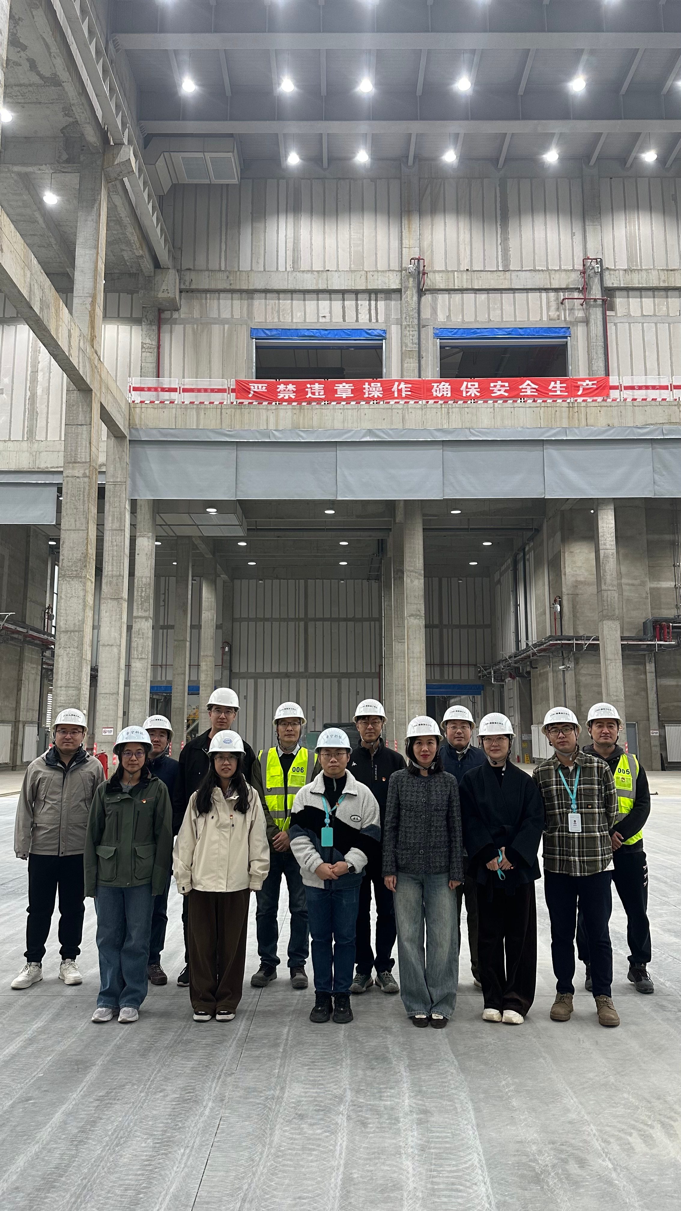 走进加工中心(1).jpg 走进加工中心(1).jpg